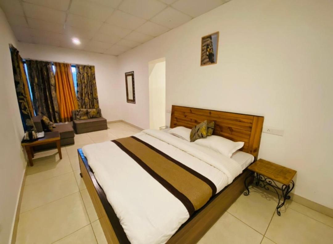 Mist n Meadows Resort Rājgarh Exterior foto