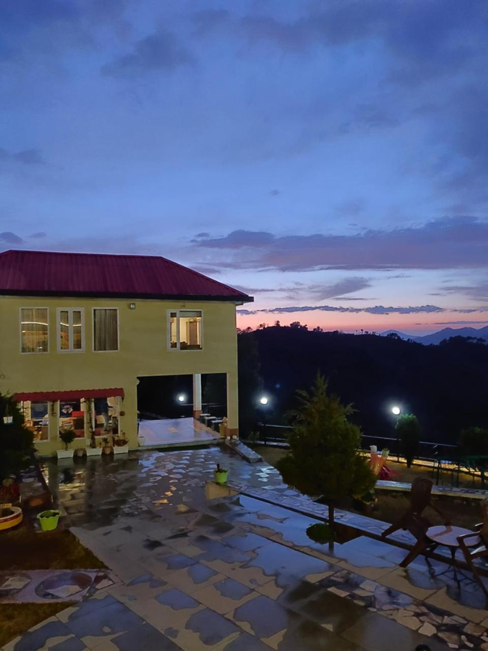 Mist n Meadows Resort Rājgarh Exterior foto