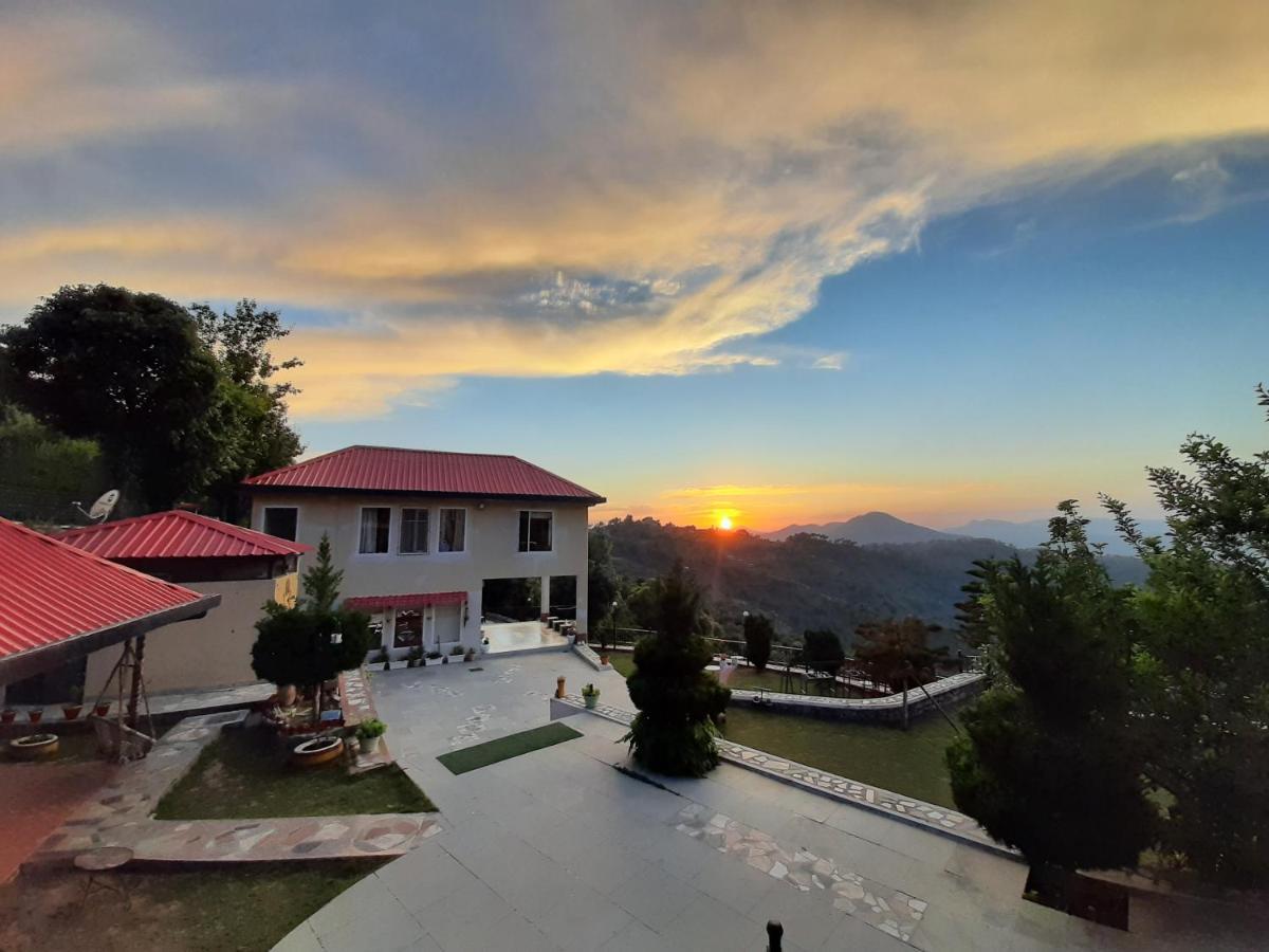 Mist n Meadows Resort Rājgarh Exterior foto
