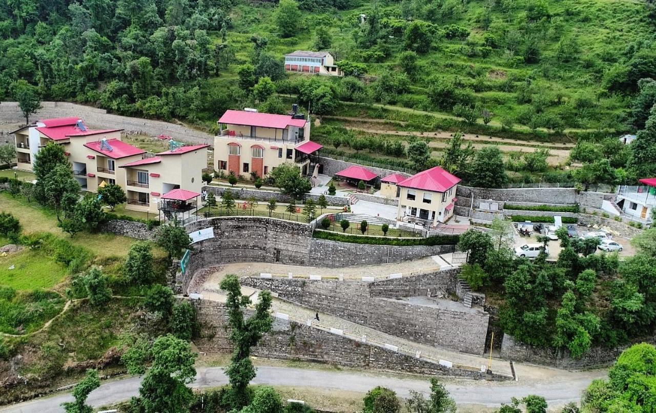 Mist n Meadows Resort Rājgarh Exterior foto